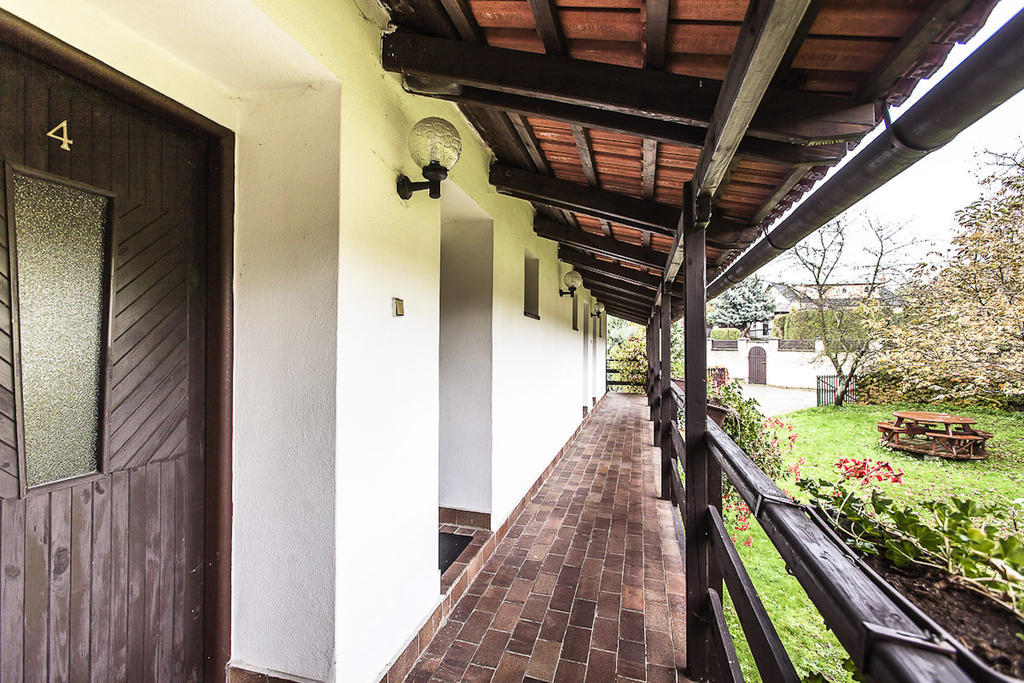 Pension U Dvou Capu Chocerady Exterior photo